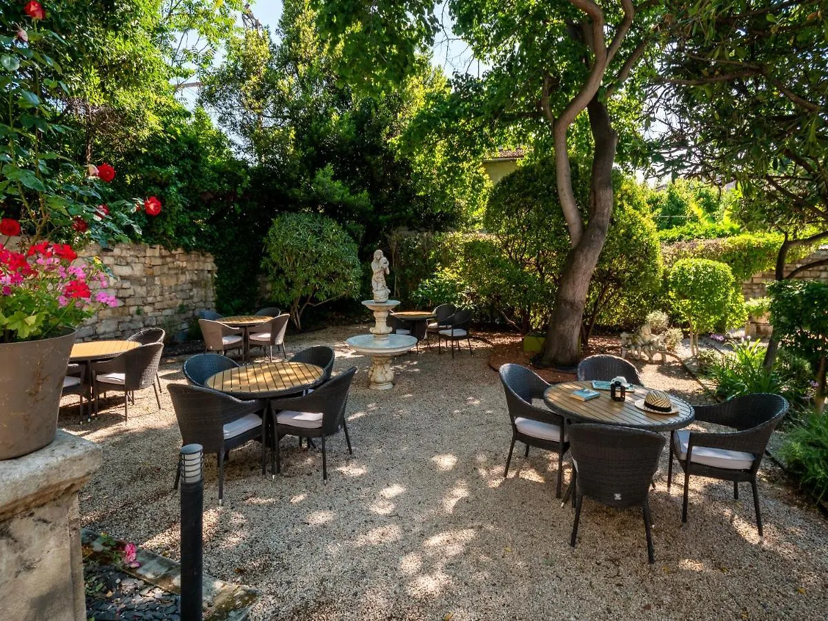 Altera Roma Hôtel Avignone Francia